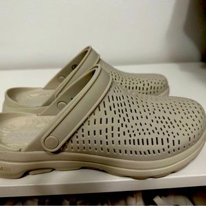 Foamies Arch Fit® This low backed convertible casual slip-on